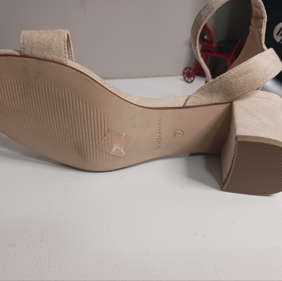 Women's dream pair Carnival Creme open-toed block Hill ankle strap sandal, size - Picture 6 of 6